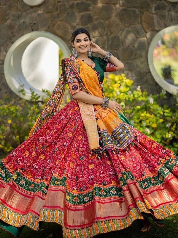 WOMEN'S LEHENGA CHOLI FOR NAVRATRI.