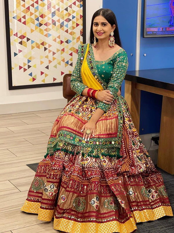 WOMEN'S LEHENGA CHOLI FOR NAVRATRI.