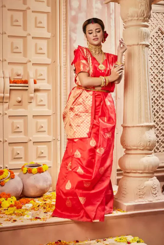 Red Banarasi Silk With Jacquard Work Saree With Attractive Blouse Piece