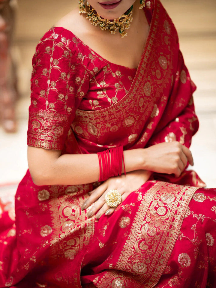 Desiring Red Soft Silk Saree With Engrossing Blouse Piece