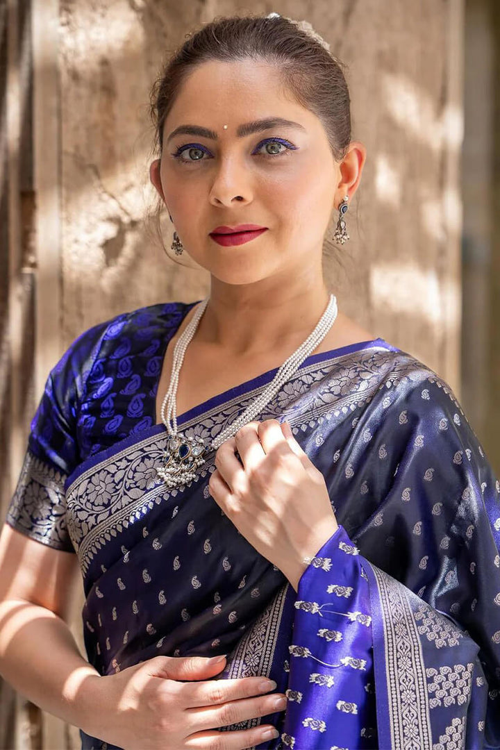 Mesmeric Navy Blue Soft Silk Saree With Comely Blouse Pieced