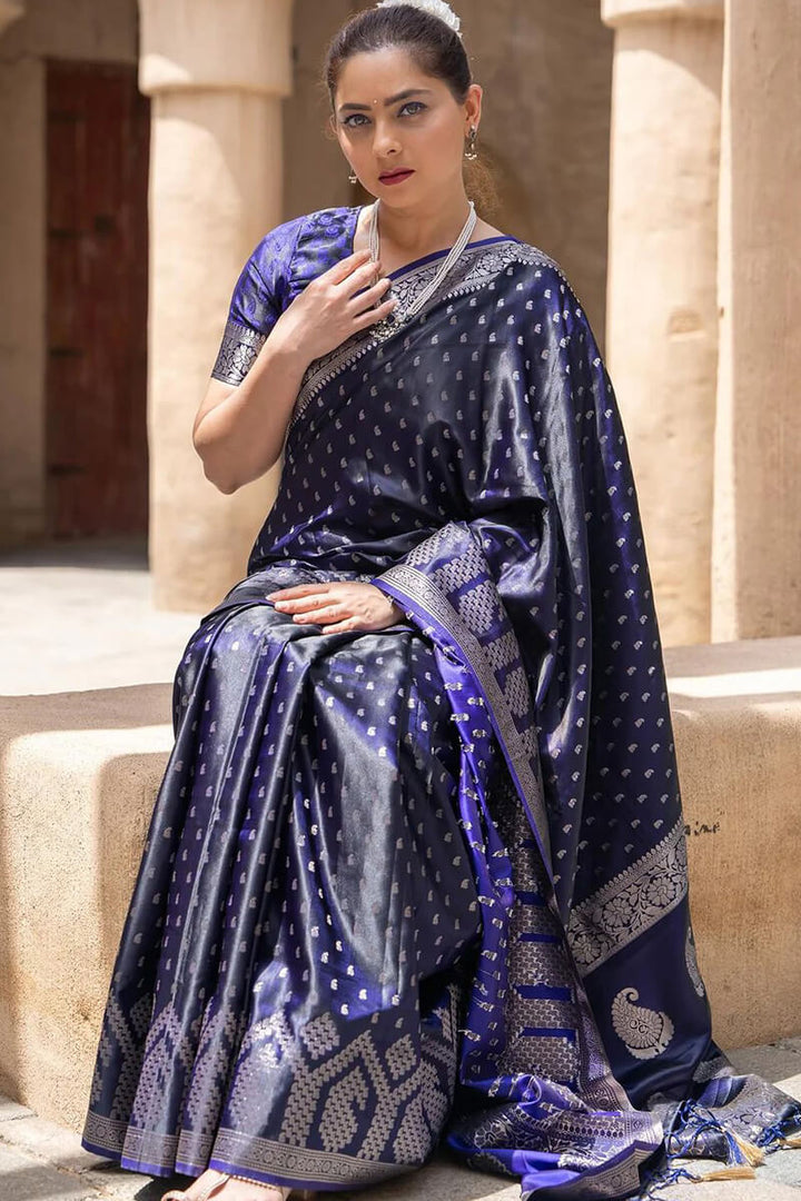 Mesmeric Navy Blue Soft Silk Saree With Comely Blouse Pieced