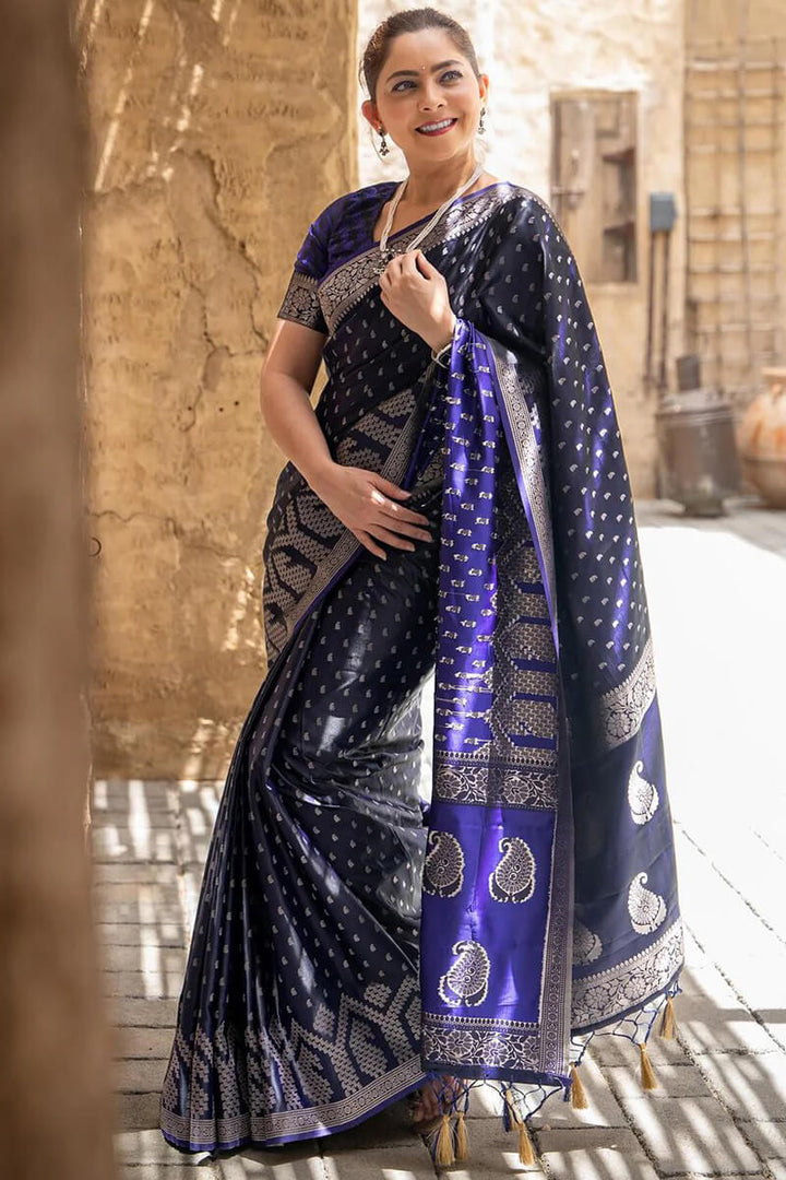 Mesmeric Navy Blue Soft Silk Saree With Comely Blouse Pieced