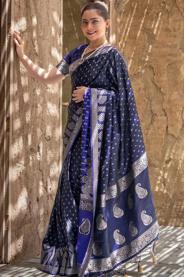 Mesmeric Navy Blue Soft Silk Saree With Comely Blouse Pieced