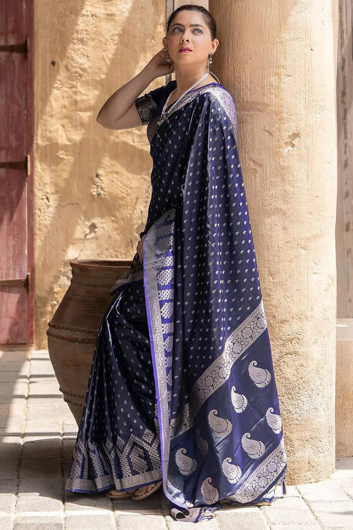 Mesmeric Navy Blue Soft Silk Saree With Comely Blouse Pieced