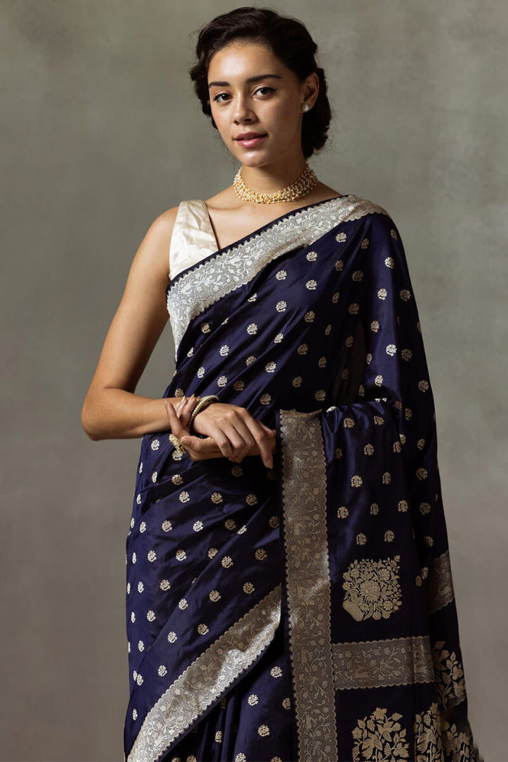 Lissome Navy Blue Soft Silk Saree With Engaging Blouse Pieced