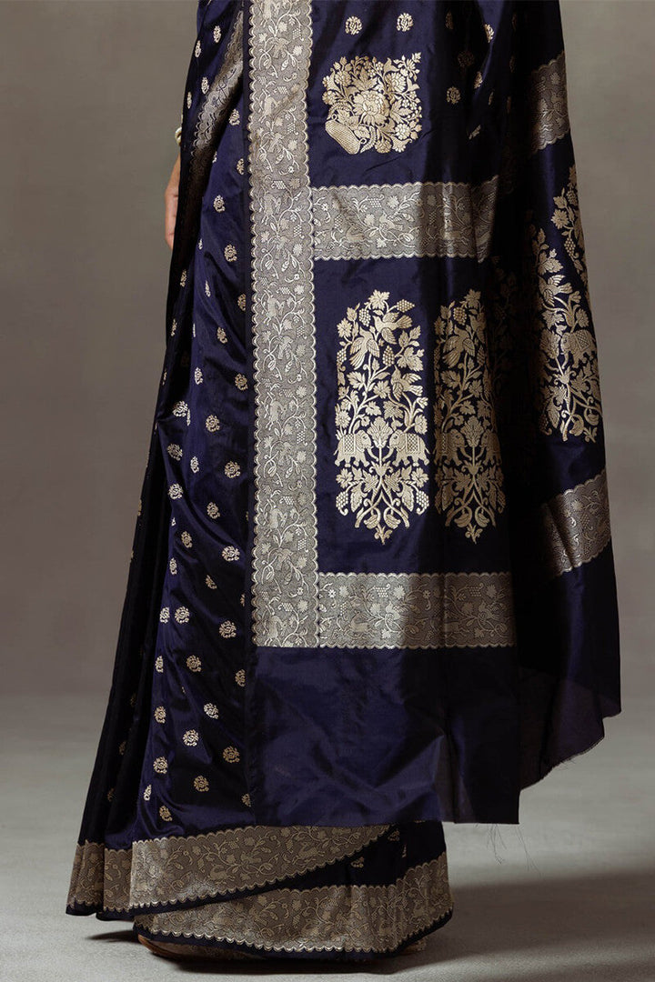 Lissome Navy Blue Soft Silk Saree With Engaging Blouse Pieced