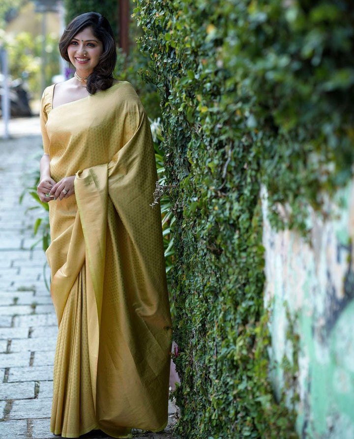 Eye-catching Yellow Soft Silk Saree With Blooming Blouse Piece