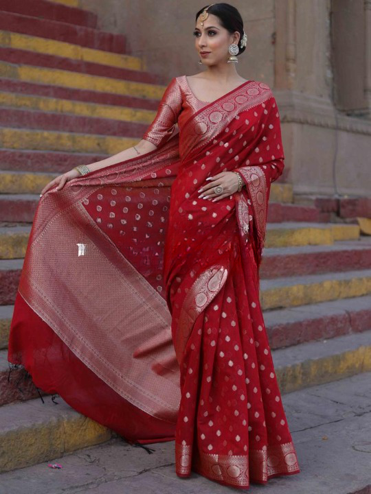 Snazzy Red Soft Silk Saree With Unequalled Blouse Piece