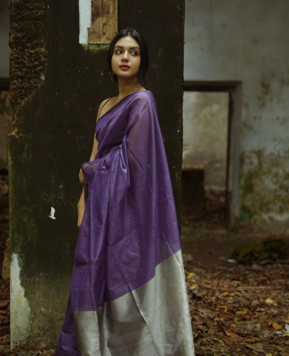 Glowing Purple Soft Banarasi Silk Saree With Skinny Blouse Piece