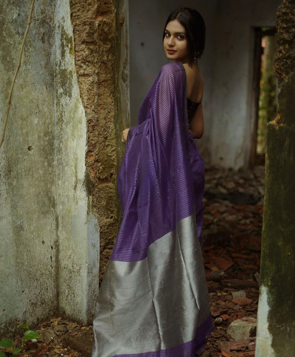 Glowing Purple Soft Banarasi Silk Saree With Skinny Blouse Piece