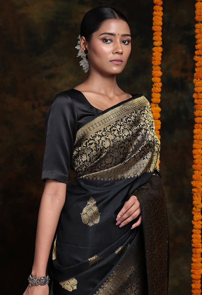 Beautiful Black Soft Silk Saree With Alluring Blouse Piece