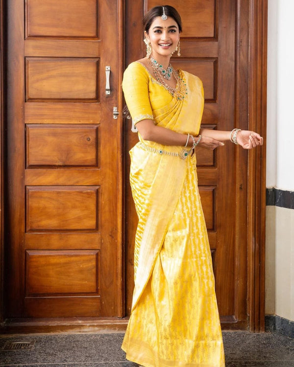 Stunner Yellow Soft Silk Saree With Preferable Blouse Piece