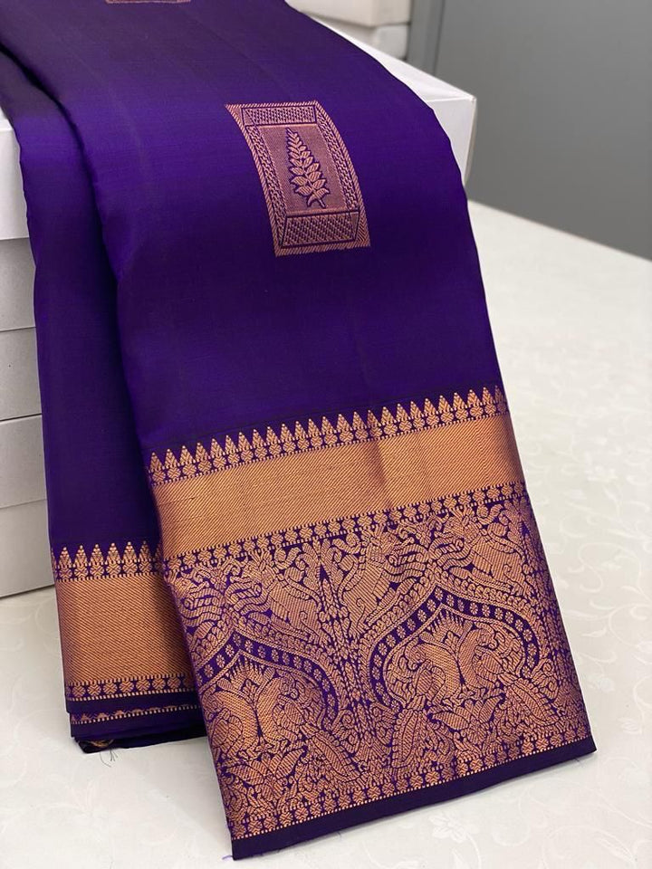 Redolent Royal Blue Soft Silk Saree With Smashing Blouse Piece