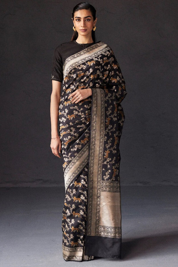 Glowing Black Soft Silk Saree With Delightful Blouse Piece