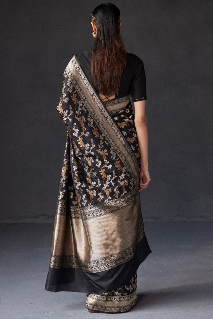 Glowing Black Soft Silk Saree With Delightful Blouse Piece