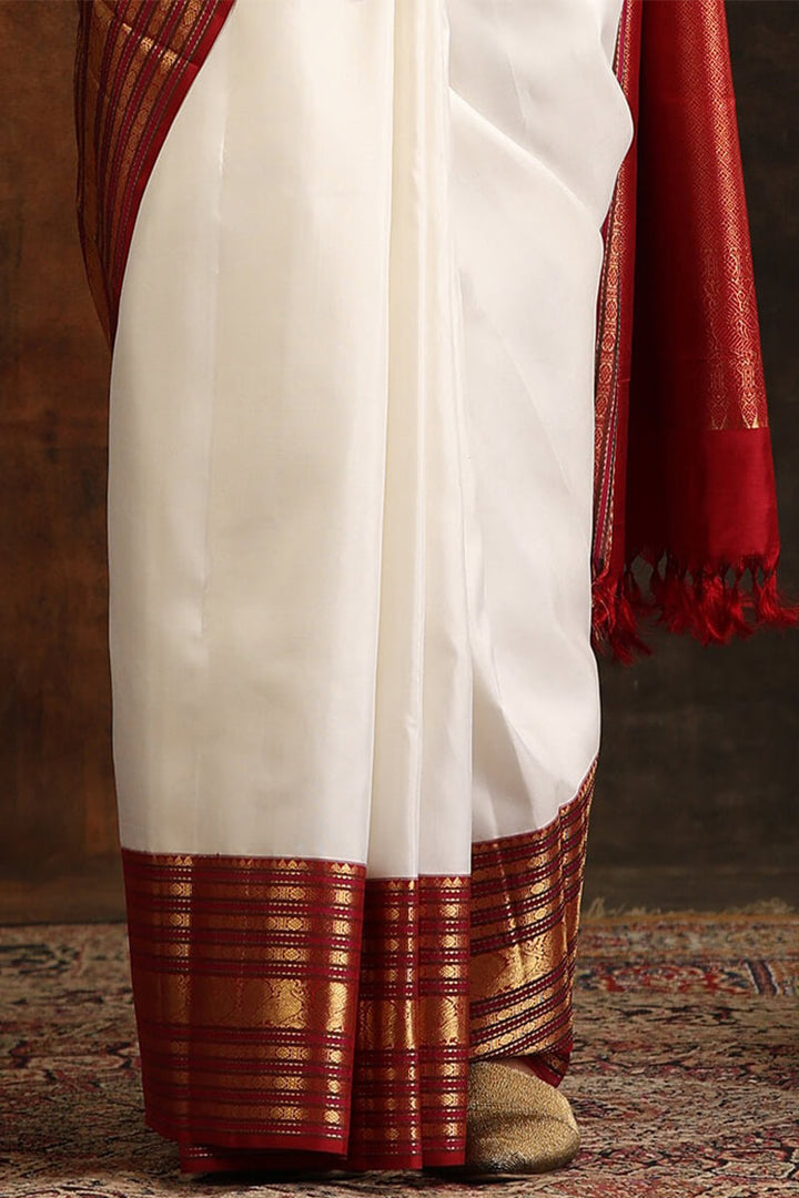 Magnetic Off White Soft Silk Saree With Luxuriant Blouse Piece