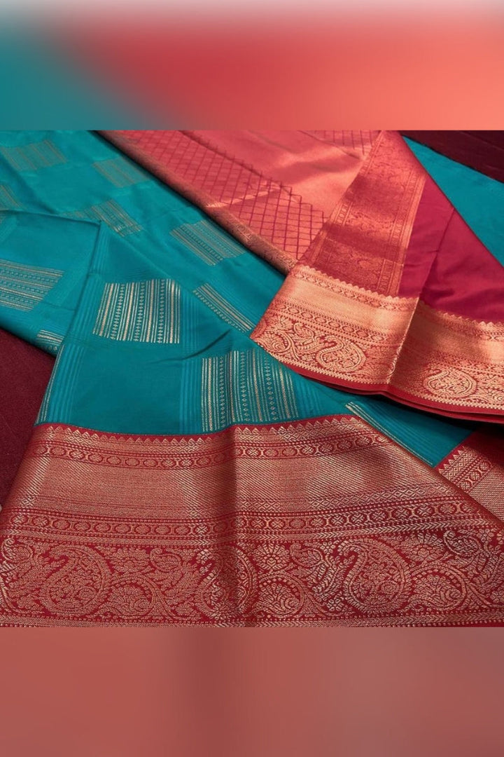 Amazing Rama Soft Silk Saree With Invaluable Blouse Piece