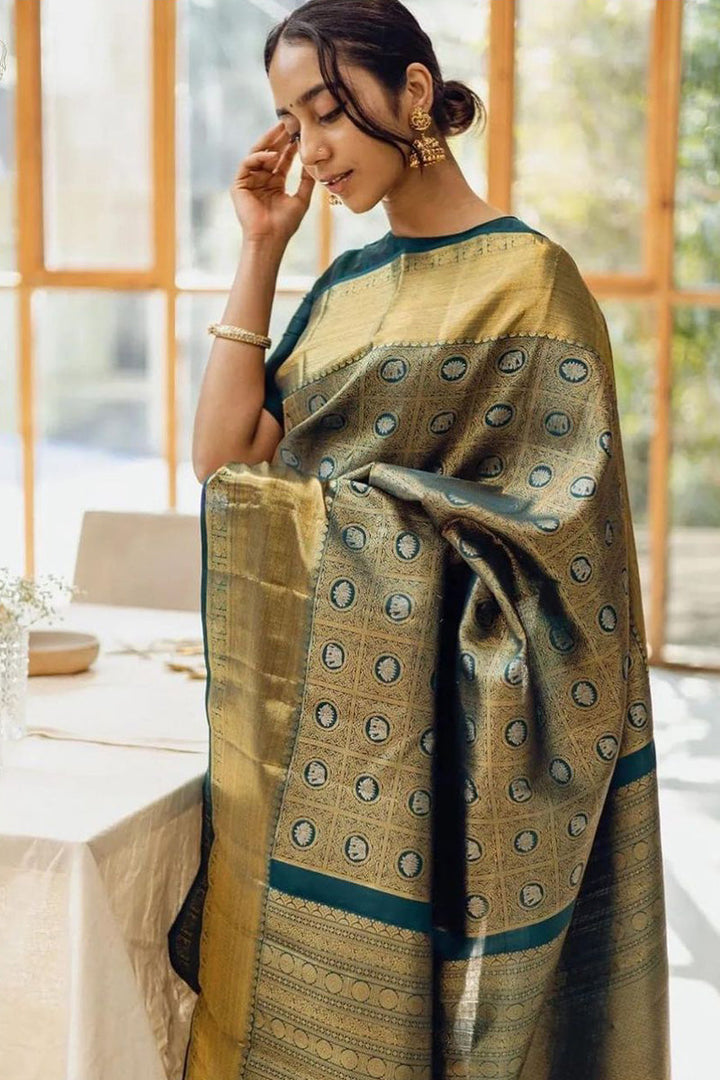 Opulent Dark Green Soft Silk Saree With Exemplary Blouse Piece