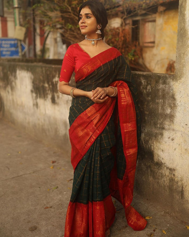 Dissemble Dark Green Soft Silk Saree With Bucolic Blouse Piece