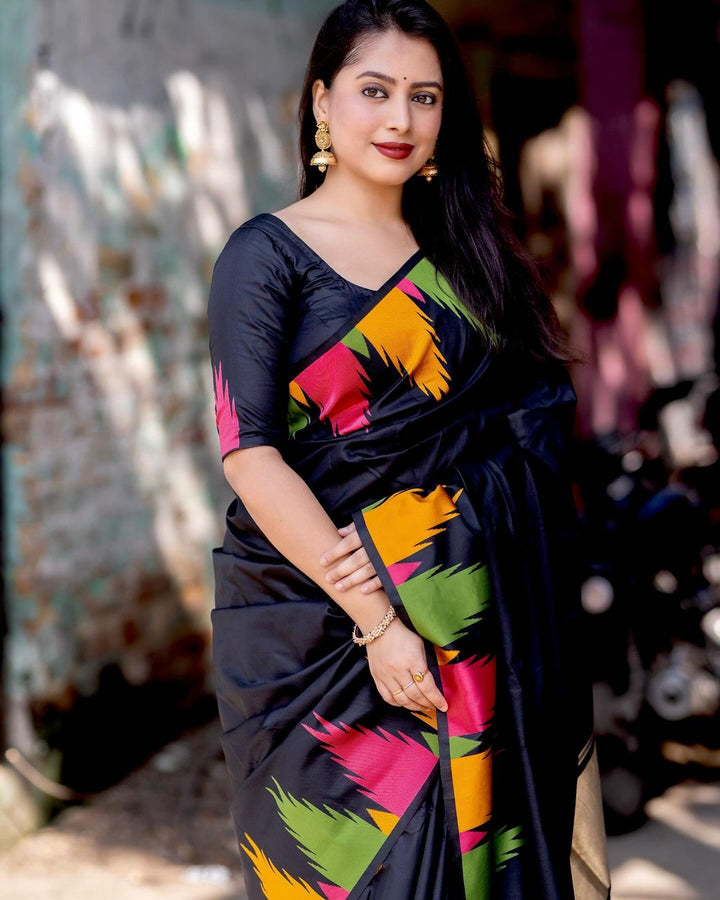 Beauteous Black Soft Silk Saree With Entrancing Blouse Piece