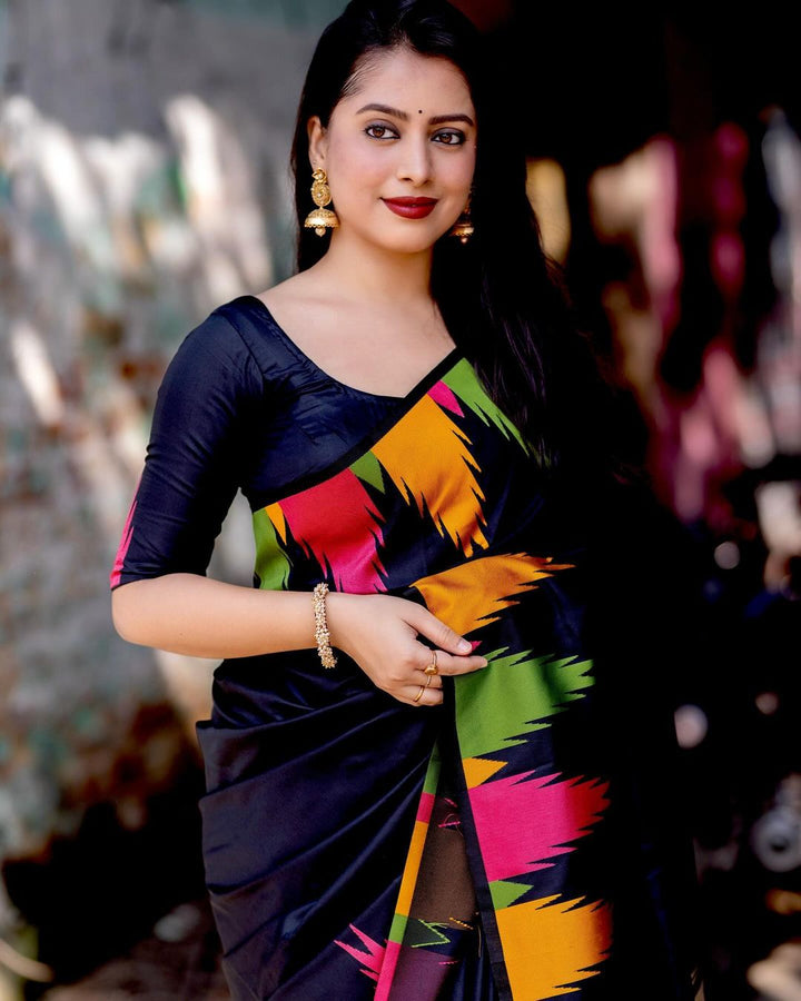 Beauteous Black Soft Silk Saree With Entrancing Blouse Piece