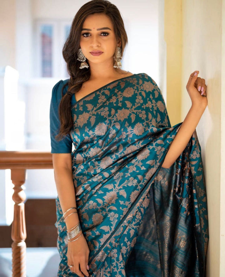 Fragrant Rama Soft Silk Saree With Woebegone Blouse Piece