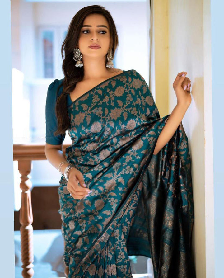 Fragrant Rama Soft Silk Saree With Woebegone Blouse Piece