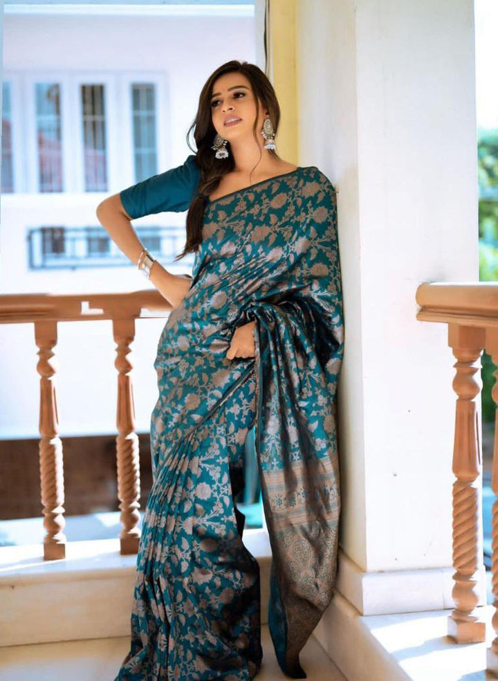 Fragrant Rama Soft Silk Saree With Woebegone Blouse Piece