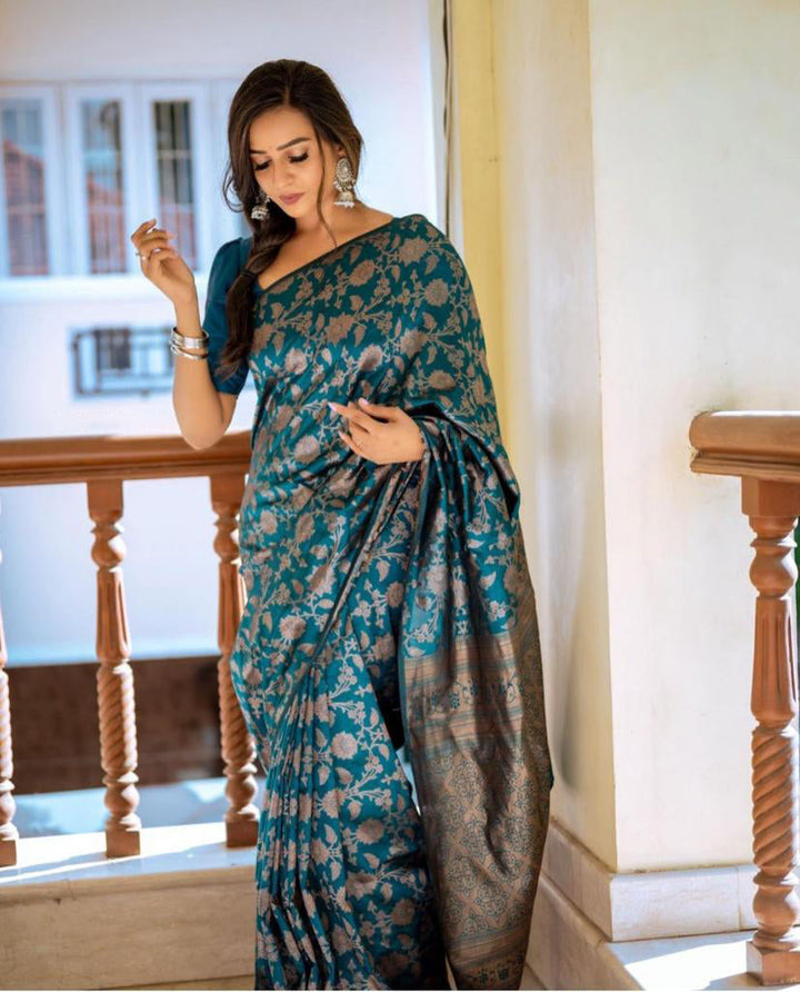 Fragrant Rama Soft Silk Saree With Woebegone Blouse Piece