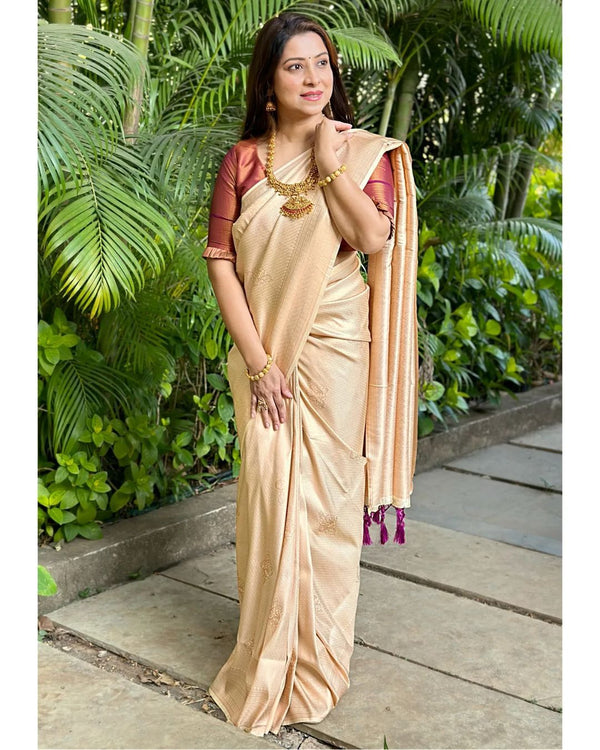 Flaunt Cream Soft Silk Saree With Beauteous Blouse Piece