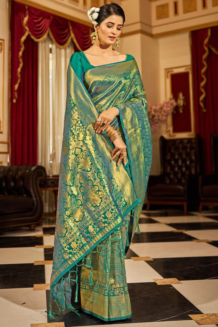 Demure Rama Kanjivaram Silk Saree With Evocative Blouse Piece