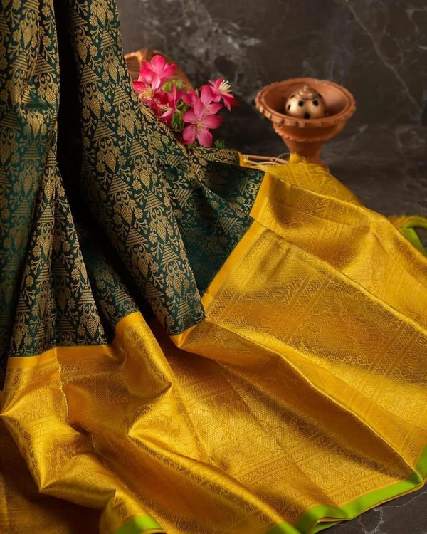 Exuberant Green Soft Banarasi Silk Saree With Luxuriant Blouse Piece