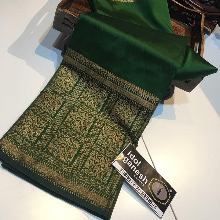 Classic Green Soft Silk Saree With Lassitude Blouse Piece