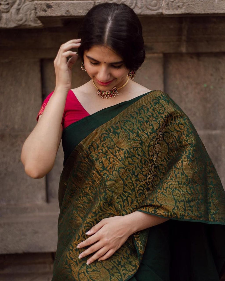 Arresting Green Soft Silk Saree With Groovy Blouse Piece