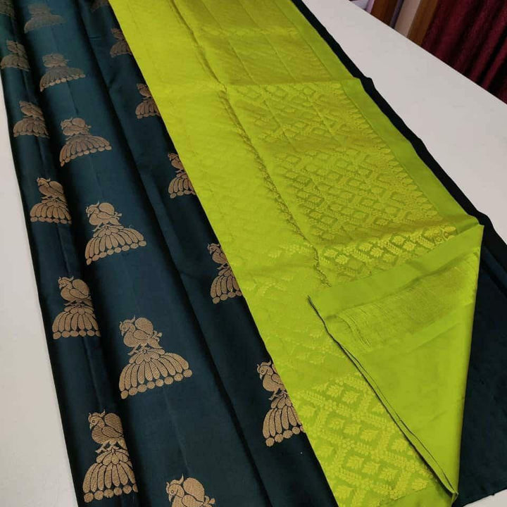 Trendy Dark Green Soft Silk Saree With Comely Blouse Piece