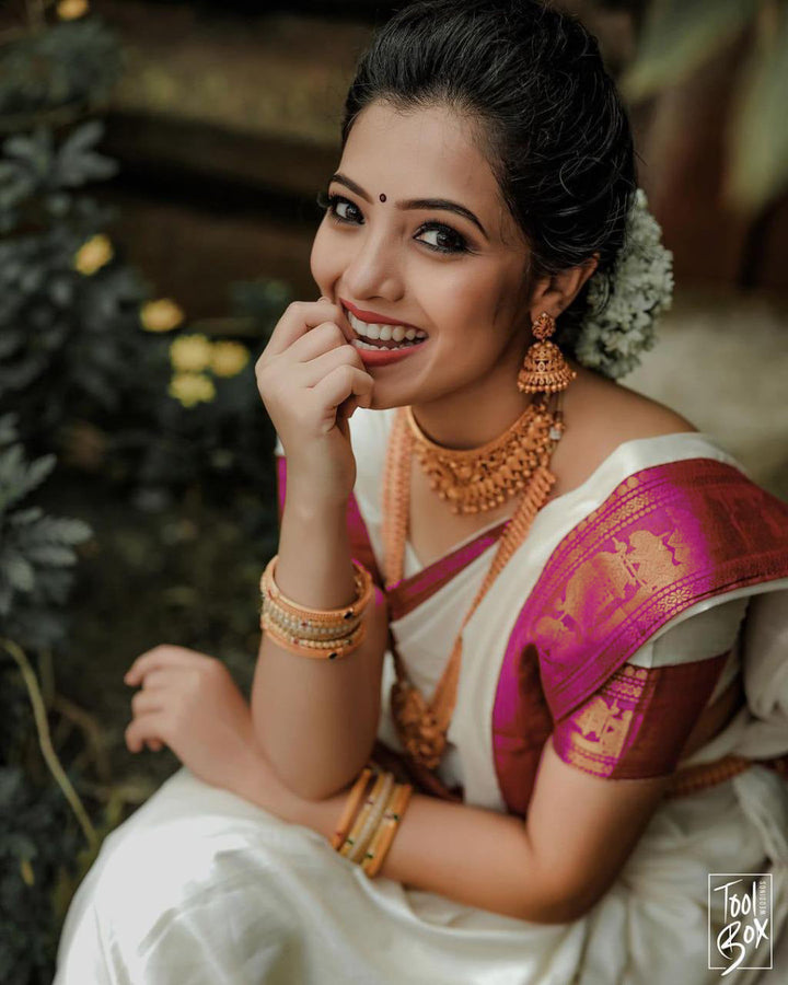 Gorgeous White Soft Silk Saree With Girlish Blouse Piece