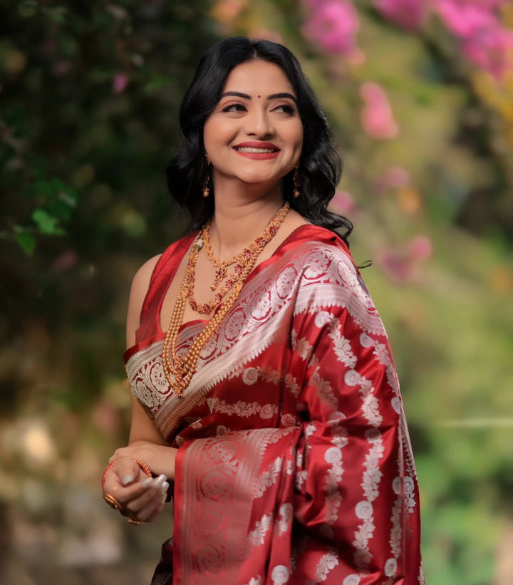 Incredible Red Soft Silk Saree With Redolent Blouse Piece