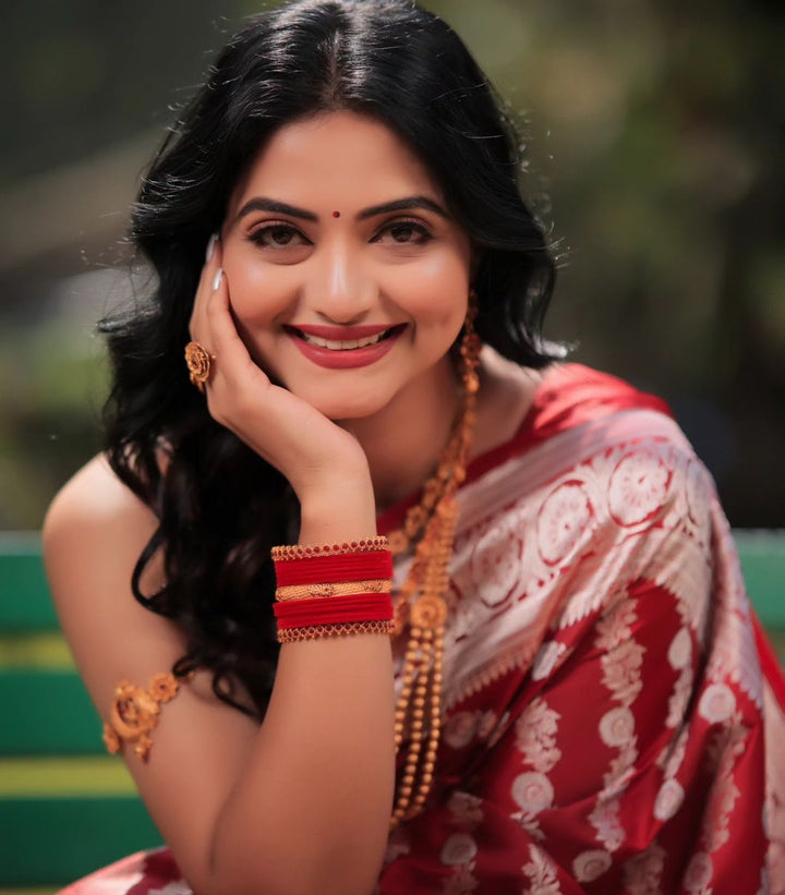 Incredible Red Soft Silk Saree With Redolent Blouse Piece