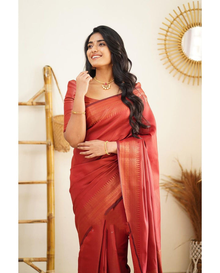 Gratifying Red Soft Silk Saree With Incomparable Blouse Piece