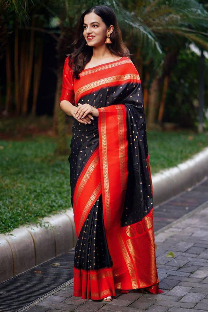 Scintillating Black Soft Silk Saree With Luminous Blouse Piece