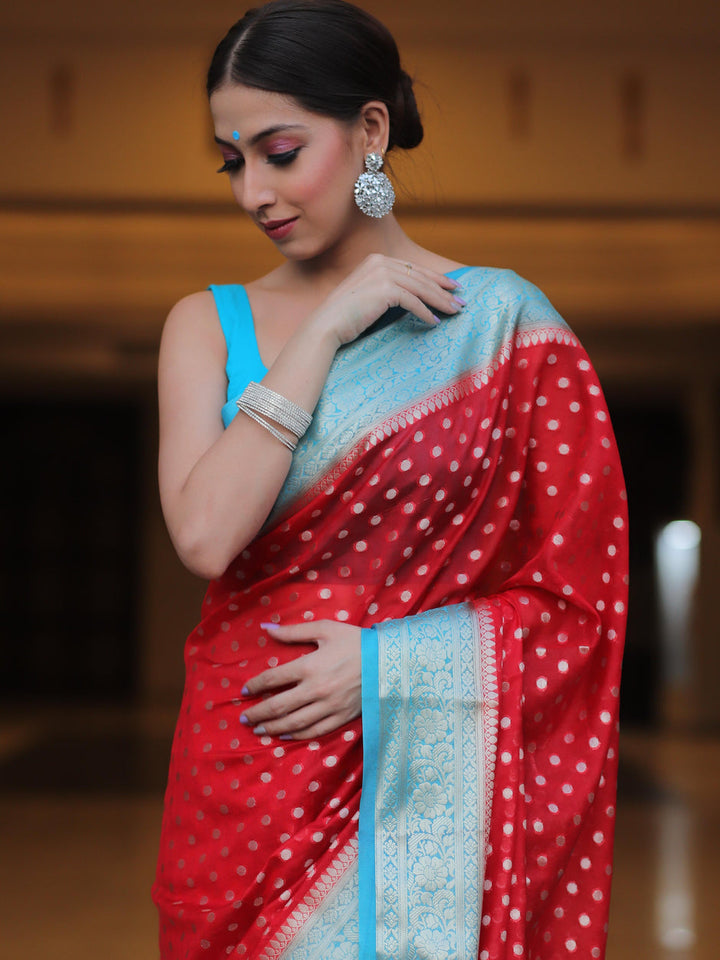 Extraordinary Red Soft Silk Saree With Desiring Blouse Piece