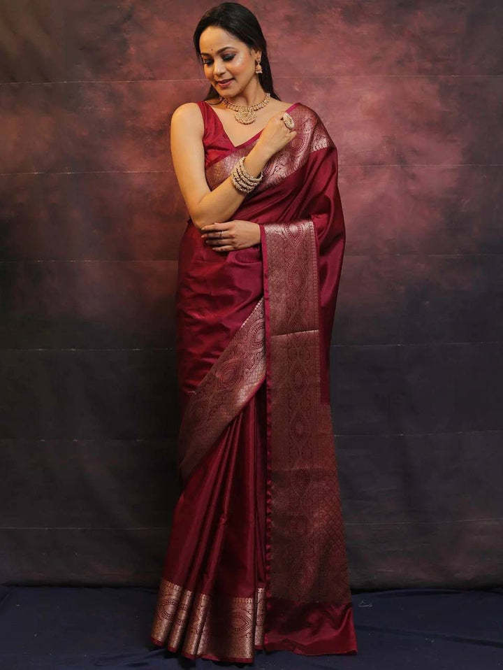 Engrossing Maroon Soft Silk Saree With Inspiring Blouse Piece