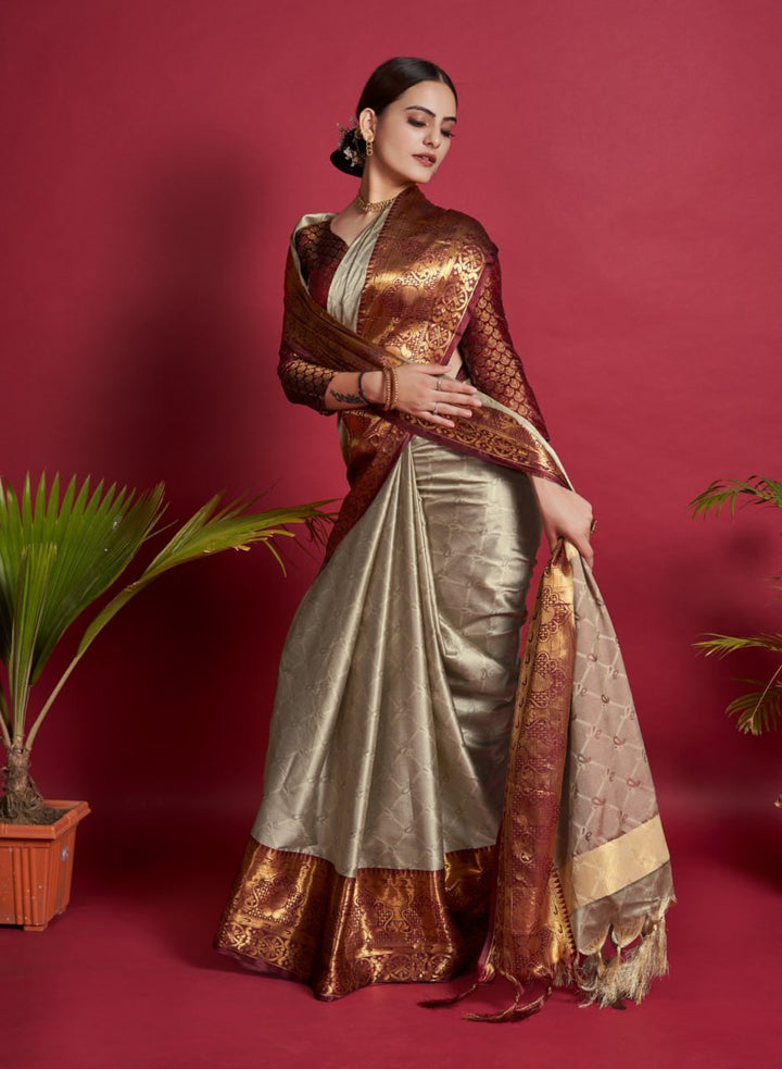 Buy Sarees (Saris) Online in Latest and Trendy Designs