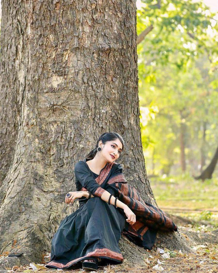 black saree with golden border