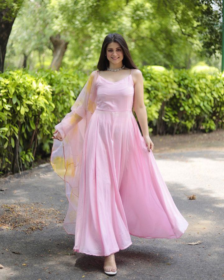 pink sleeveless gown