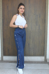 new arrival  bottom wear 22 button denim jeans for girls and women .