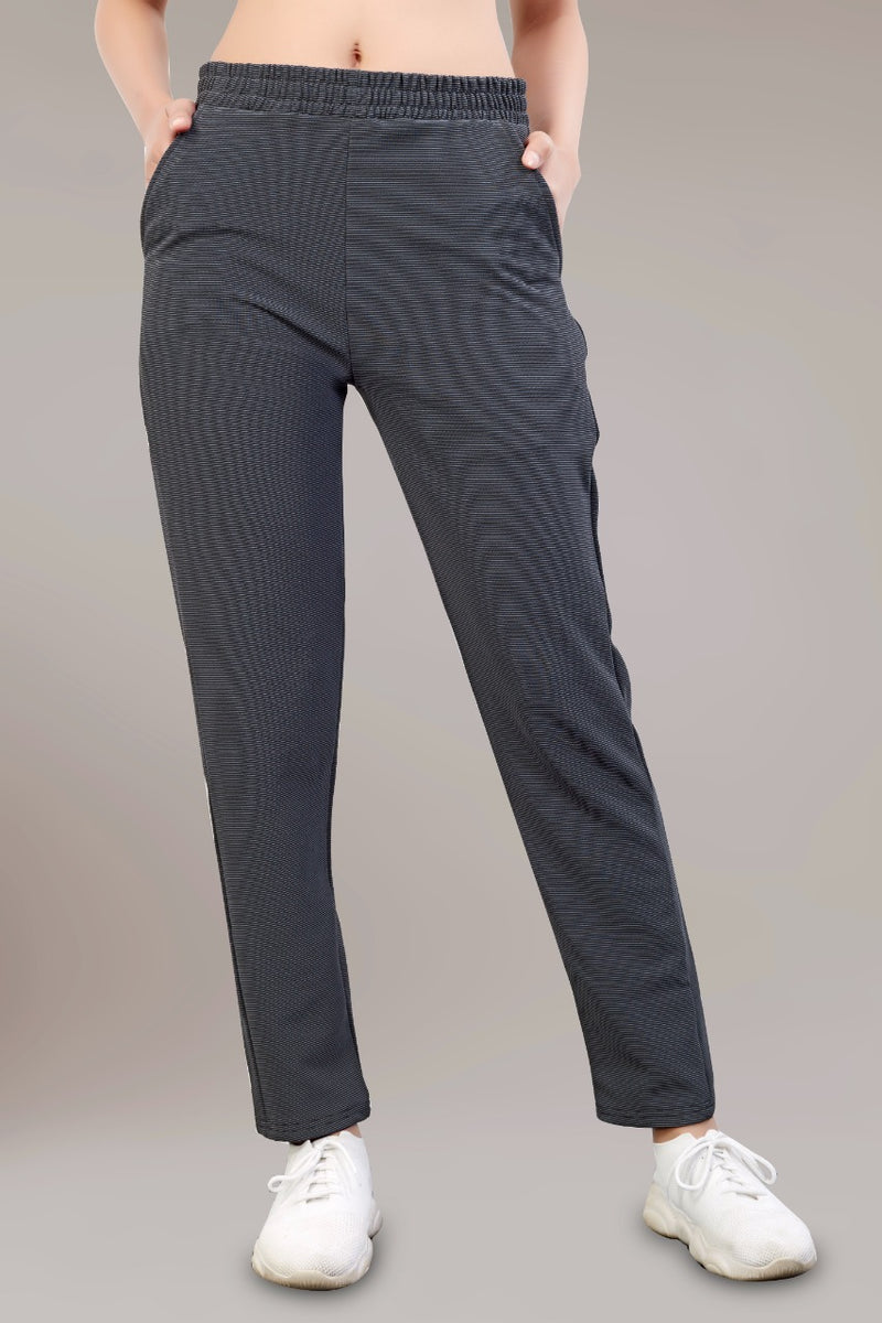 girl's stretchable track pant.